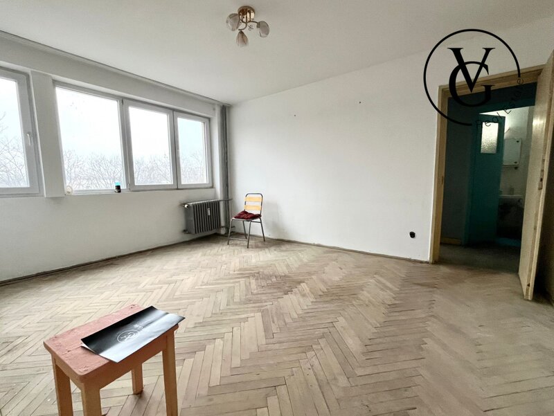 Metrou Titan, Bloc Potcoava, apartament 3 camere.